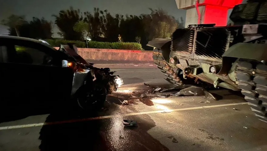 轎車追撞戰車畫面曝光！軍方證實駕駛受傷送醫