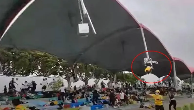 YouBike不敵強風「飛上天再砸落」！女星光腳急奔救子...驚呼：比個賽差點死掉