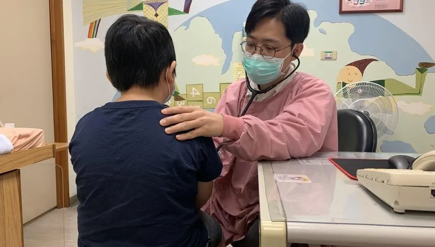 10歲童掃墓後高燒不退「手腕處有焦痂」醫：這病清明前後是高峰