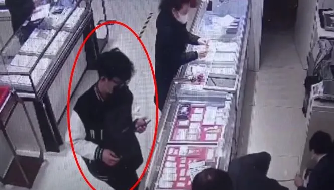 不對勁！「神秘豪客」擲千萬買光店內金條　機警店員果斷報警抓人