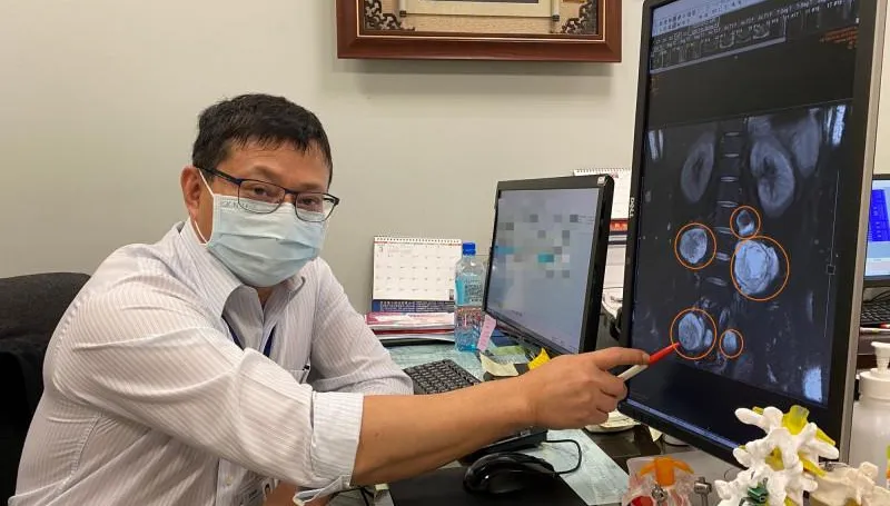32歲男下背痛到肛門！神經瘤造成右腹痛　檢查竟是癌變