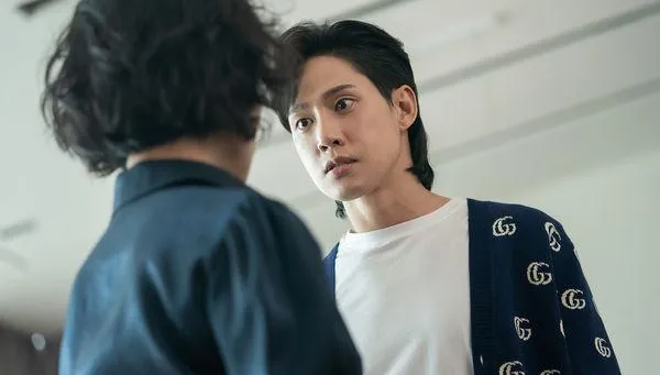 《黑暗榮耀》水泥窒息戲親自上陣！朴成勳拍完「7孔全是泥」　嚇喊：不能再拍第二次