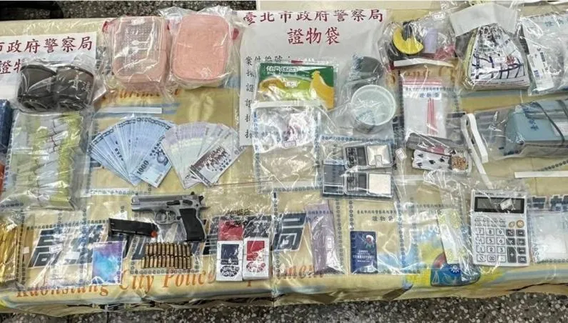 分裝場揪主嫌...北市刑大破獲「毒果汁包」販毒集團！他擁槍自重防黑吃黑