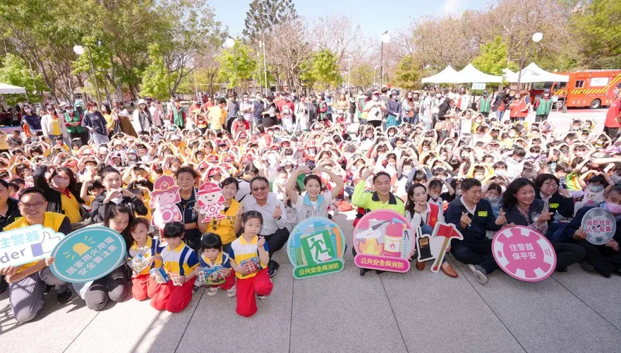 幼童曝曬1小時！高虹安爽躲陰涼處挨轟 竹市消防局道歉了