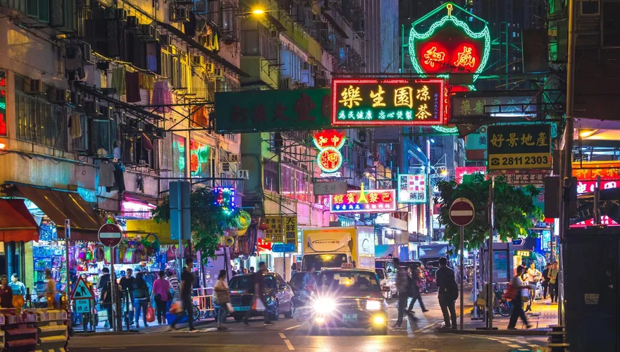 港陸通關旅遊業笑了、居民哭了？千人旅團聚同區惹議「人流已超載」