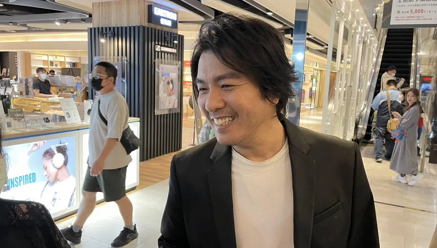 消失4年首露面！阿杜來台送別恩師林秋離　林俊傑未到場原因曝光