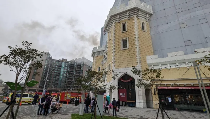 快訊/桃園台茂購物中心大火！黑煙瀰漫　逛街民眾驚逃戶外
