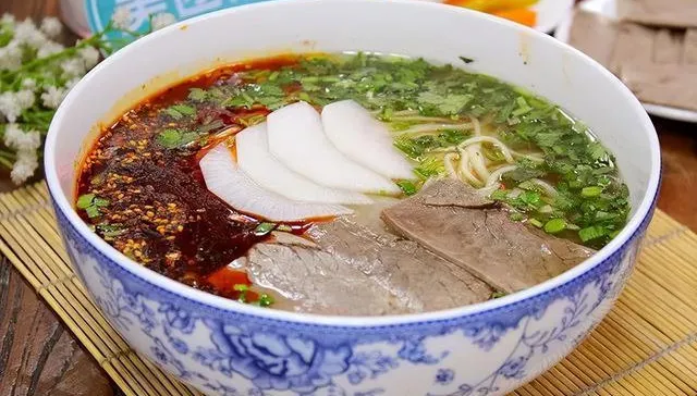 享譽全球！甘肅將「蘭州牛肉拉麵」列人大常委工作計畫　推動產業規模化發展
