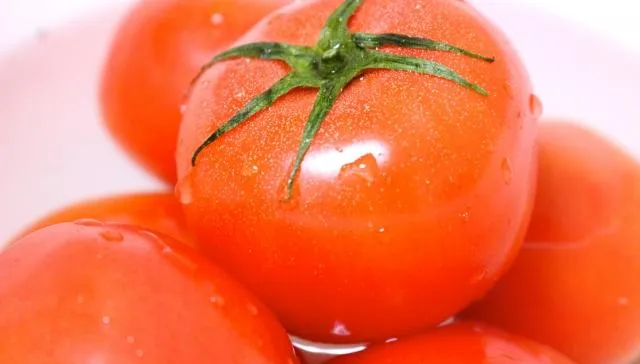 菠菜、番茄都中標！醫：這「8種高草酸鹽食物」 多吃當心成腎結石