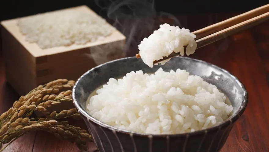 好忙！你常吃幾口便當沒蓋「白飯味道沒變但有點黏黏」 專家：誤食恐中毒
