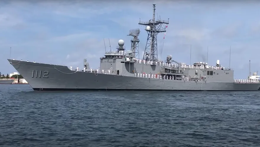 派里級巡防艦銘傳號首傳人員落海　自行游泳上岸