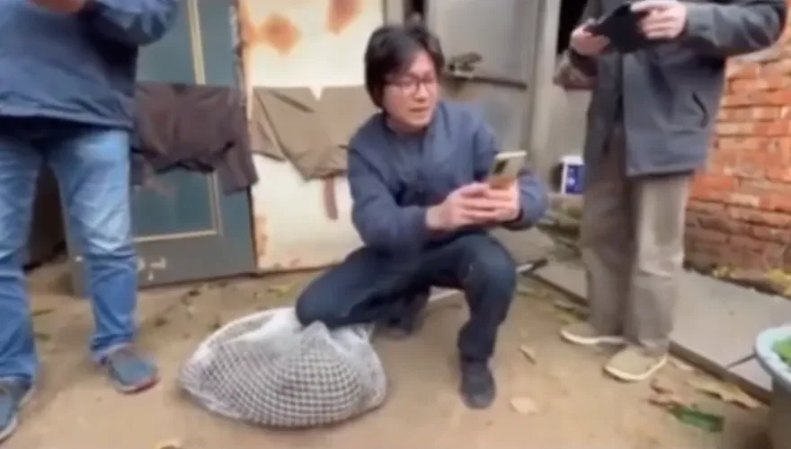 狒狒重傷「先擺拍給女兒看」引眾怒！農業局專委盧紀燁神隱一日吐心聲