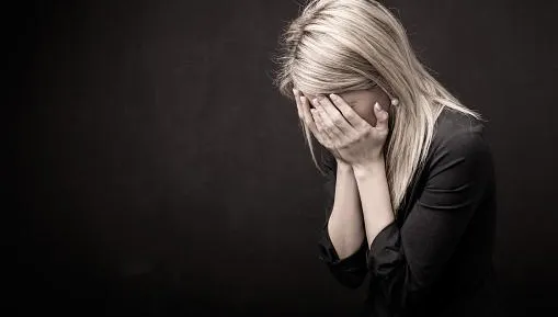 惡狼上司藉口「見世面」對實習女學生伸魔爪　求救信曝光引發眾怒