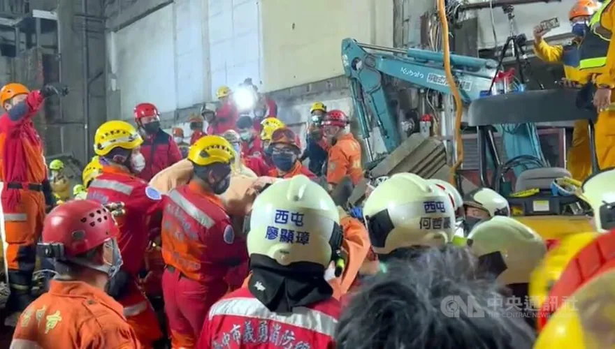 台中房屋倒塌3死　營造商、怪手司機過失致死遭移送