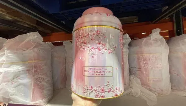 少女心噴發！「骨灰罈紅茶」換粉紅春裝　網：美到想把自己裝進去