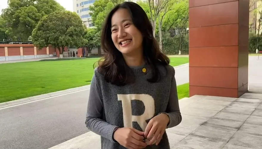 影/馬英九訪陸兩岸破冰　隨團出訪成最美嬌點　「KMT張鈞甯」感謝網友不嫌棄