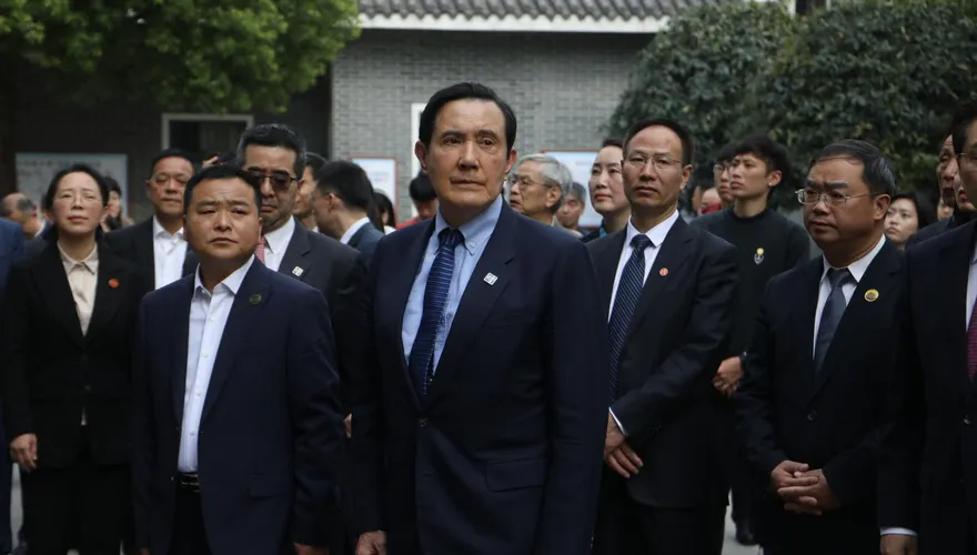 馬英九訪陸破冰/馬英九與4姊妹今祭祖　參訪父親母校後晤湖南一把手