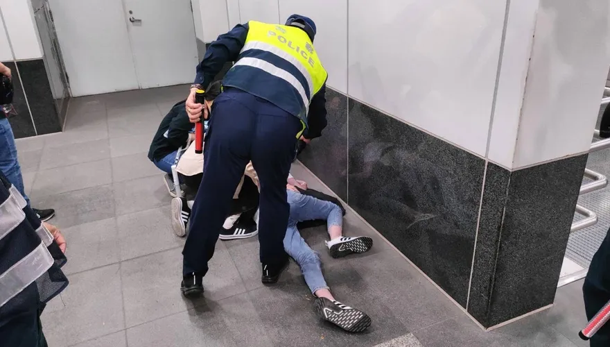 爽看演唱會卻差點喪命！五月天女粉「透不過氣」昏厥捷運站　護理師路過急救