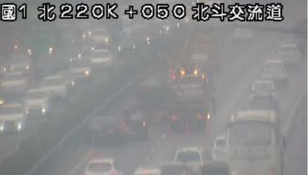 快訊/出遊民眾又崩潰了！國1北斗路段驚傳5車追撞　回堵車流至少3公里