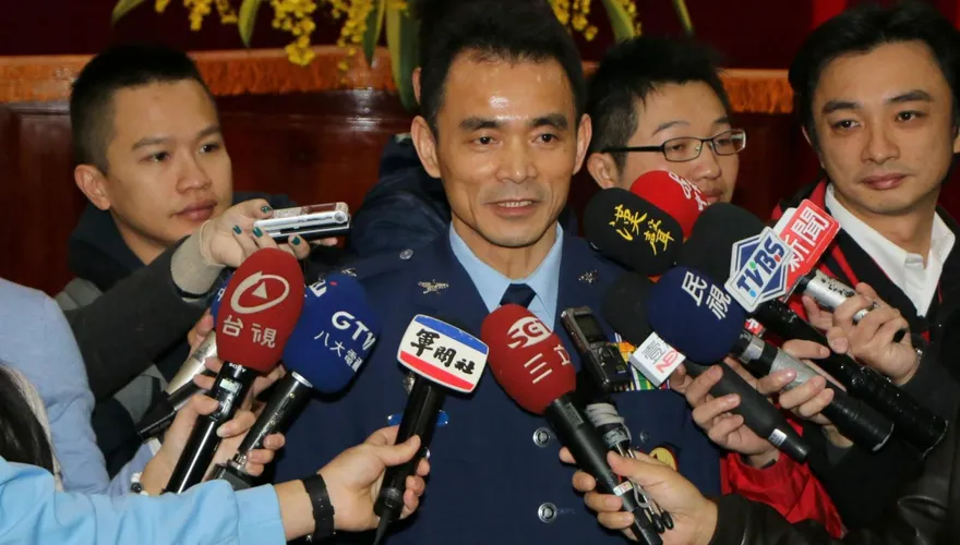 私菸案總統府副侍衛長「轉任駐英國公使」！網驚覺：論文門發生地