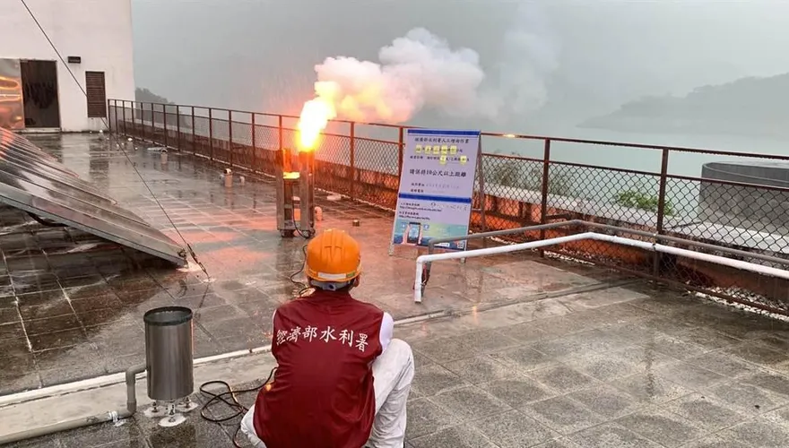 嘩啦嘩啦下雨了！村民哭了　曾文水庫苦等107天「終於進帳30萬噸」
