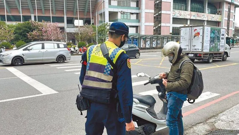 擺脫「行人地獄」惡名！「車不讓人」3/31起罰則加重　桃園警首日取締441件