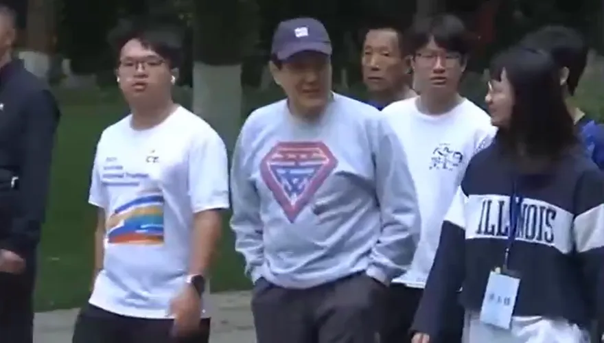 影/馬英九訪陸兩岸破冰　記者直擊馬英九晨跑！帶學生運動有說有笑