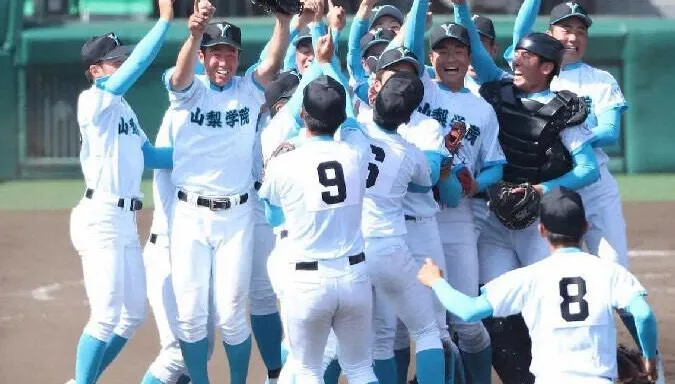 影/山梨學院首奪甲子園冠軍　總教練曝勝利秘訣：笑咪咪扮白臉