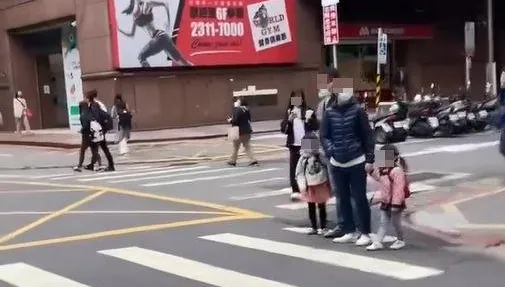 又見行人地獄！黑歷史貨車駕駛不禮讓3母女　「正義哥」斥責反遭嗆