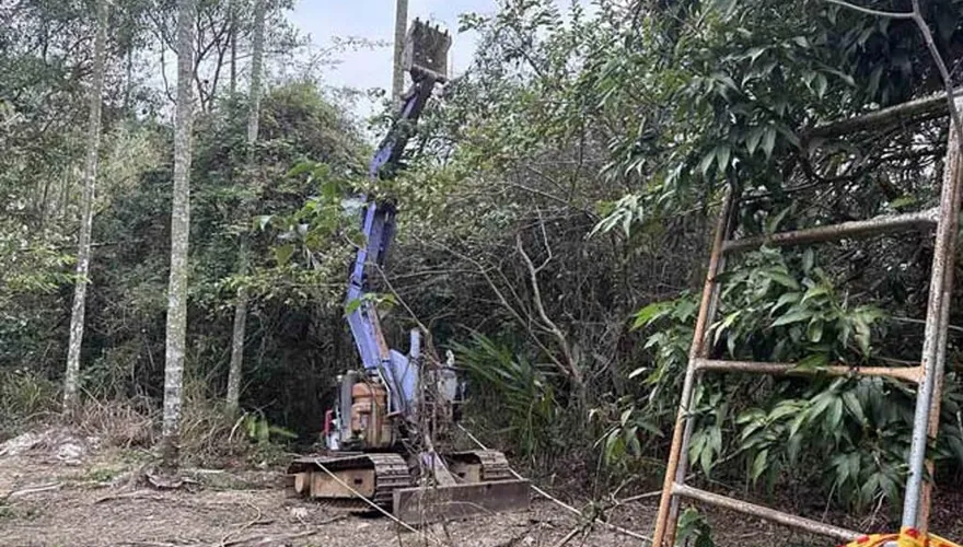 離奇！嘉義67歲男陳屍果園　利器刺頸已長蛆、農藥加壓機還在運作