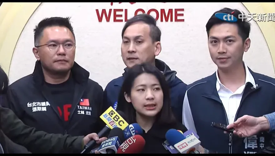 影/徐巧芯包車接機馬英九　嗆獨派教授：沒人敢來！