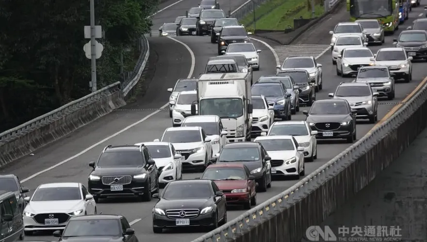 什麼！忘了4月「這3天」有連假？規劃出遊前「高乘載、開放路肩時段」報你知