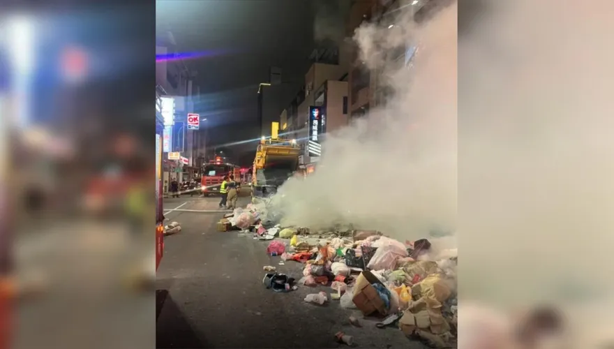 運著運著「垃圾車燒起來」　垃圾倒地緊急撲滅！找出禍首是它