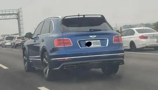 國道塞爆！民眾直擊「mini cooper」周遭空蕩蕩　行家一看照片秒懂