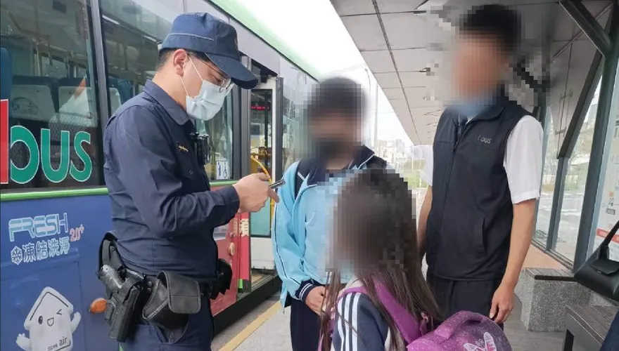 怎麼辦？台中→新烏日一覺醒來公車過站　小兄妹遲到眼眶泛淚
