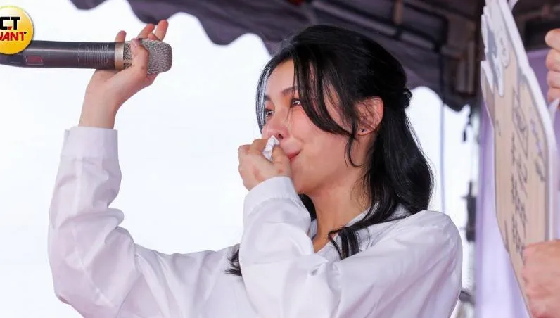 雙劈腿後神隱！采子復出落淚道歉　何孟遠台下低調現身力挺