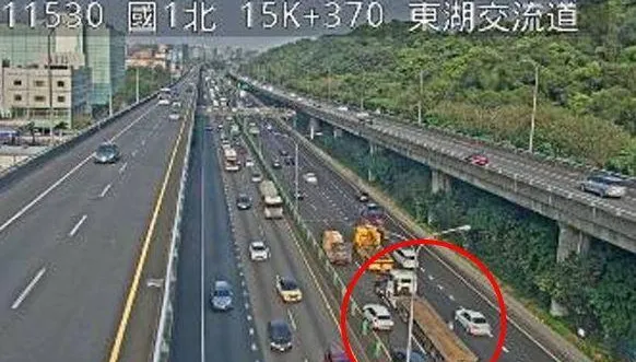 快訊/國1事故！2車失控追撞　「僅剩10km」上班時間紫爆