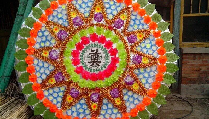 男子為父親訂做葬禮花圈　粗心店家竟將輓聯名字「寫相反」...他氣炸求償