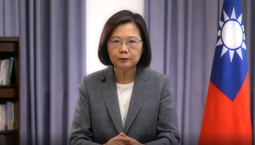 蔡英文臉書有新動作卻是為吹捧陳建仁　網友不滿狂酸「大小姐你醒啦」