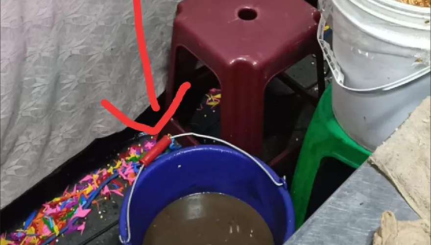 影/噁爆！吃夜市牛排轉頭驚見「黑水」洗碗　網嘲：這就是美味的秘訣