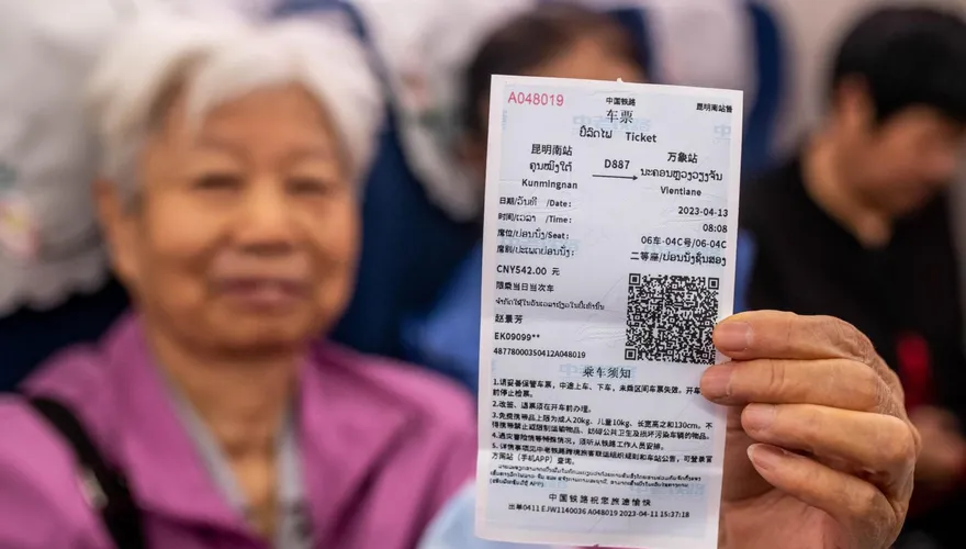 雙向奔赴！中寮鐵路「國際旅客列車」開行　昆明乘坐到永珍僅10.5小時