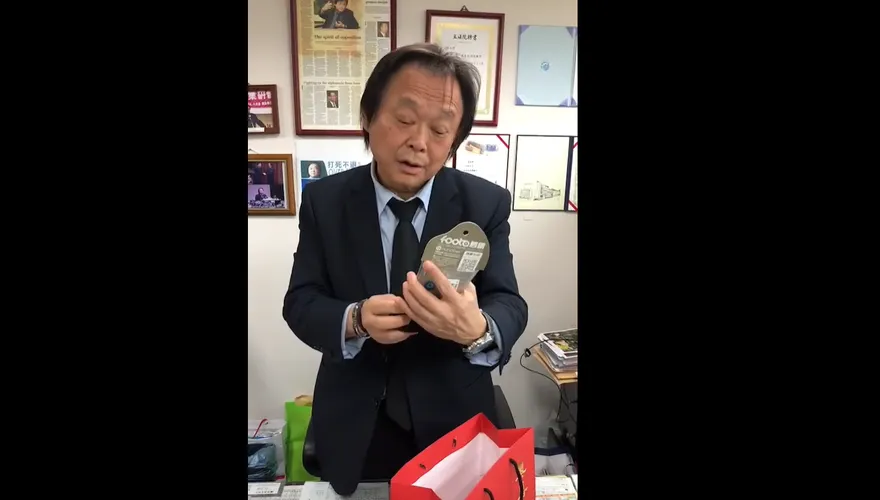 王世堅襪子大有來頭！　網起底品牌崩潰喊：民進黨良心墮落了