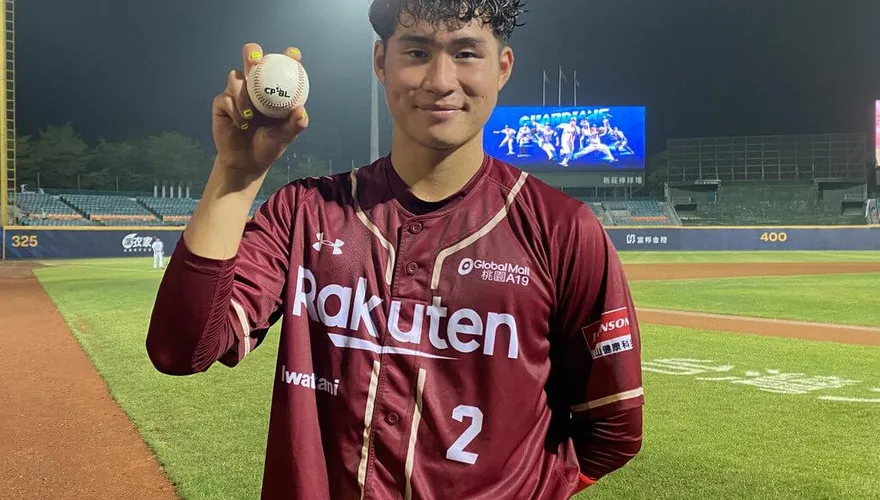 18歲捕手宋嘉翔驚天首轟　總教練大讚不簡單