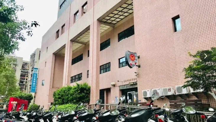 騎車違規還謊報「往生者」身分！通緝犯遭警當場抓包