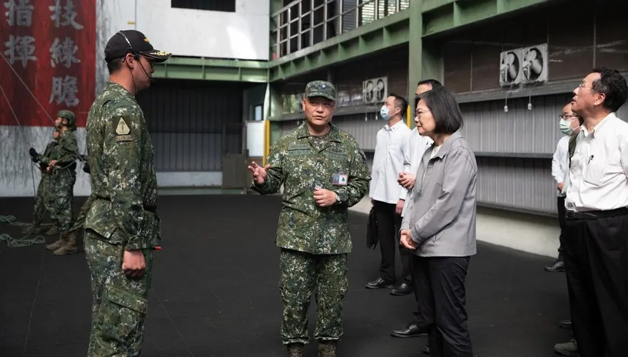 視導陸軍特戰訓練中心 蔡英文：堅定捍衛主權國家安全 堅守民主自由防線