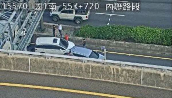 快訊/中山高內壢段4車追撞！內線佔用　車龍堵5公里