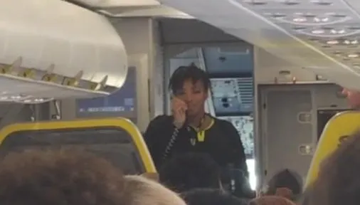 影/要服務？先付錢！美國廉航空姐幽默廣播　坦白「機上什麼都沒提供」
