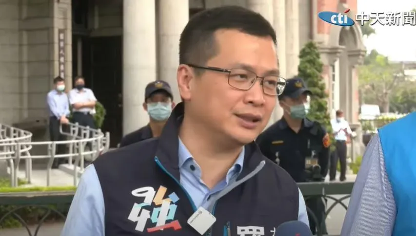 唯一支持政黨輪替！侯、郭民調均贏賴　羅智強：下架民進黨是全民心聲