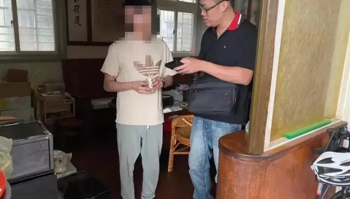 基隆男「普發6000元」被盜領！警在彰化逮2嫌…手機驚見大量個資