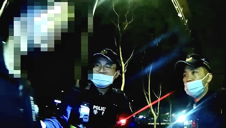 差太多！槍砲通緝犯遇警攔查　謊報80歲老父身分遭識破